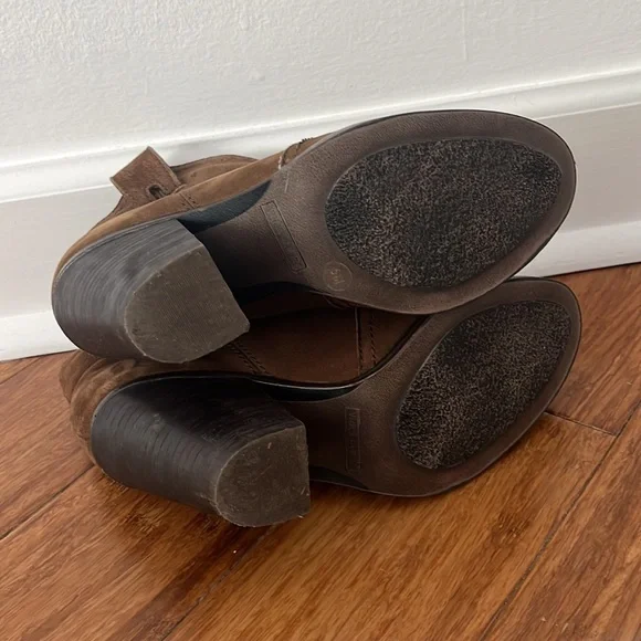 Vince Camuto ‘Hillsy’ Almond Toe Ankle Bootie - Picture 7 of 9